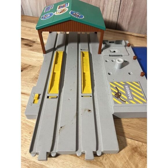 Britt Allcroft TOMY 1999 train station Not Working - Picture 7 of 10